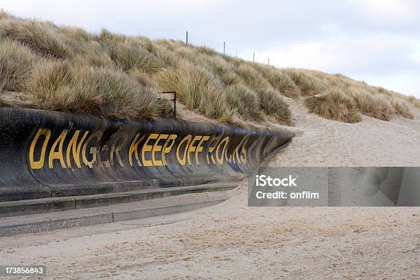 Foto de Perigo A Erosão Costeira e mais fotos de stock de Erodido - Erodido, Litoral, Norfolk - East Anglia