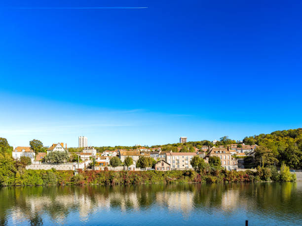 Montereau-Fault-Yonne: Strolling through Downtown Streets