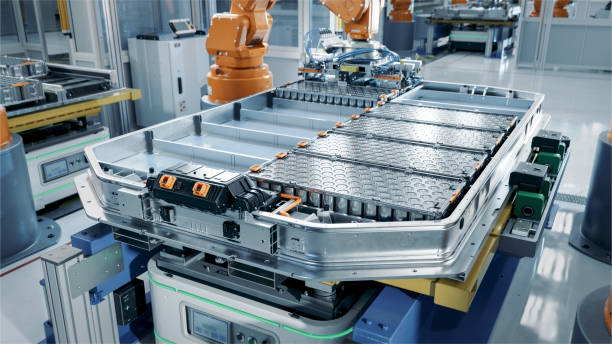 ev battery pack on production line equipped with robot arms inside modern factory. battery for automotive industry. lithium-ion high-voltage battery for electric vehicle or hybrid car manufacturing - roller skate imagens e fotografias de stock