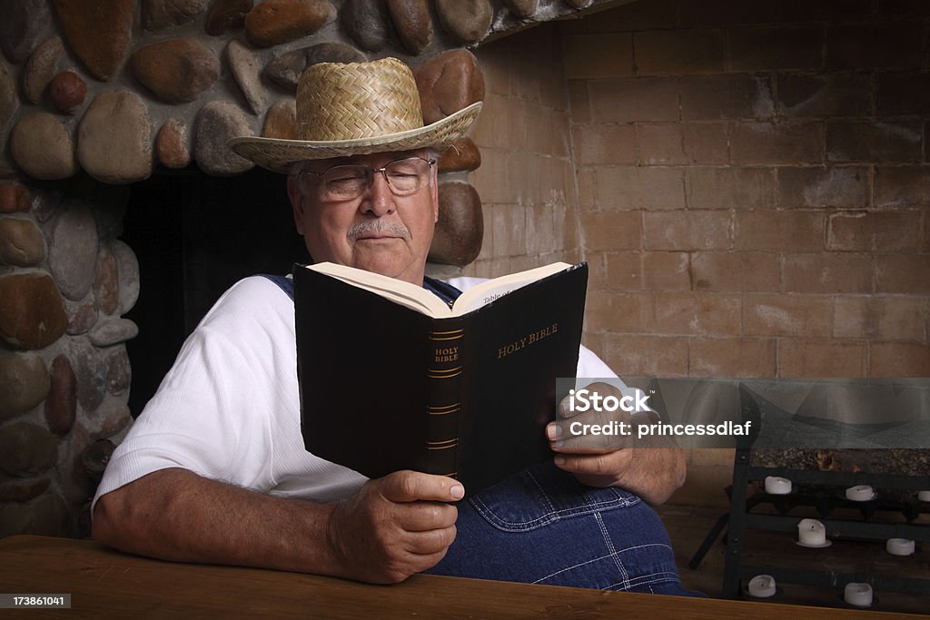 Landwirt mit Bibel - Lizenzfrei Bauernberuf Stock-Foto