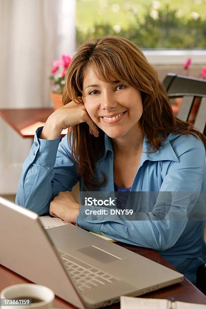 Foto de Trabalhando Em Casa e mais fotos de stock de 35-39 Anos - 35-39 Anos, 40-44 anos, Adulto