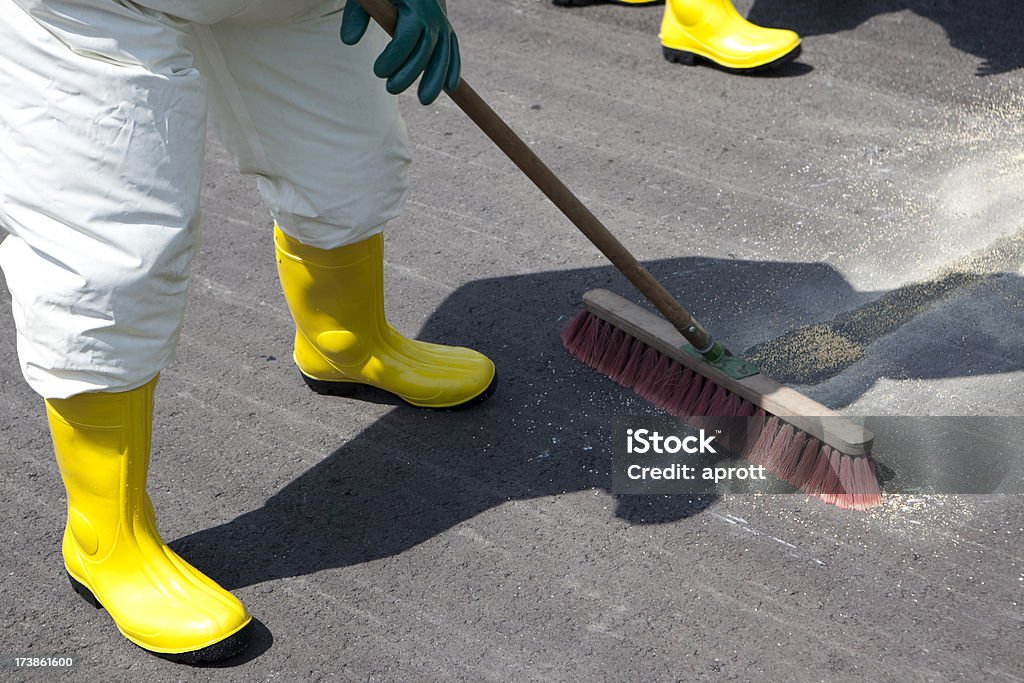 Homens em equipamento de proteção - Foto de stock de Roupa Anti-radioativa royalty-free