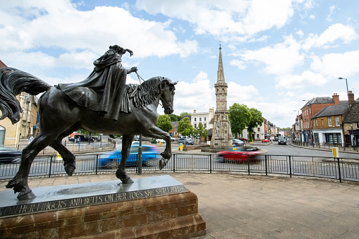 Busy Town Centre Of Banbury With Statue Of Fine Lady On Horse In Oxfordshire England UK