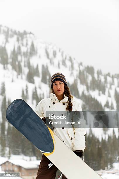 Foto de Garota De Snowboard e mais fotos de stock de Pousada de esqui - Pousada de esqui, Pessoas, 20 Anos