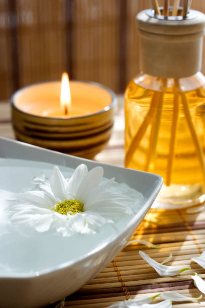 soin aromathérapie - merchandise luxury still life spa treatment photos et images de collection