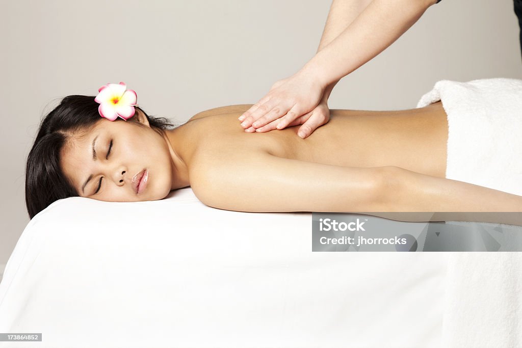 Massagem relaxante - Foto de stock de Massagear royalty-free