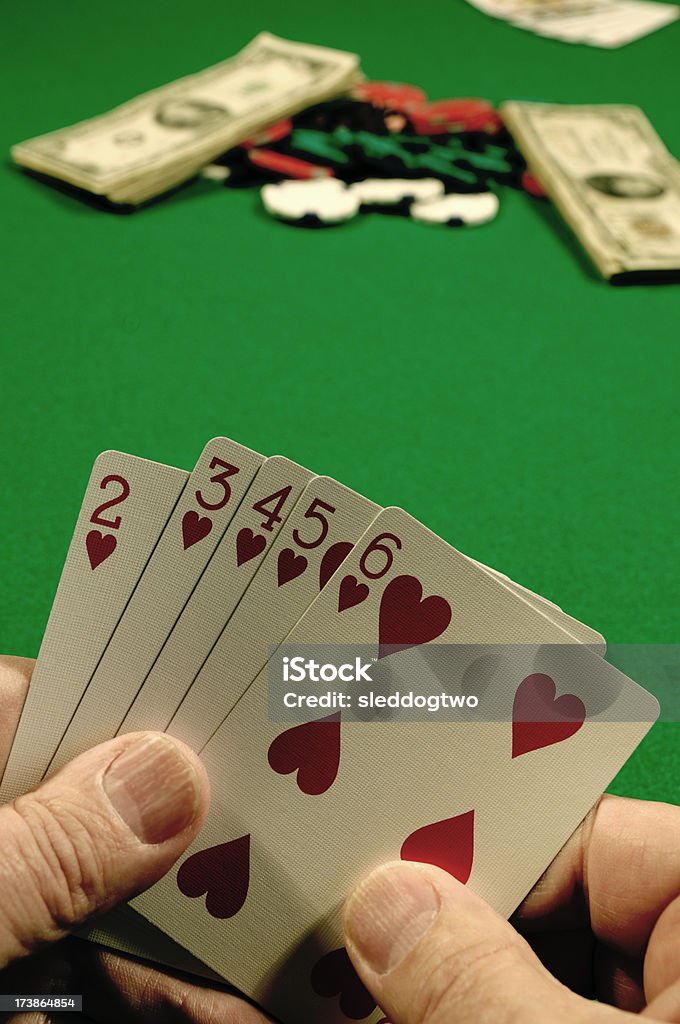 Возьмите покер, держащий прямо приливы - Стоковые фото Азартные игры роялти-фри