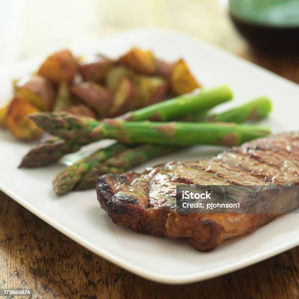 Stek - zdjęcia stockowe i więcej obrazów Bez ludzi - Bez ludzi, Fotografika, Grillowany