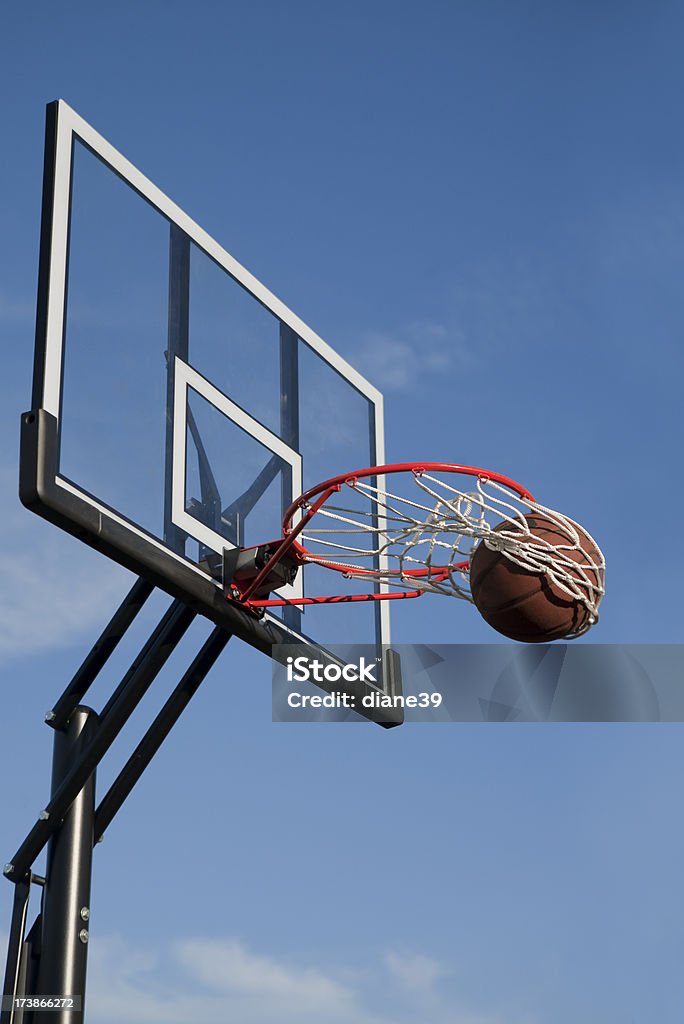 Swishing баскетболе - Стоковые фото Баскетбол роялти-фри