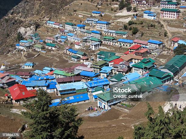 Foto de Bazar Namche e mais fotos de stock de Aldeia - Aldeia, Bazar Namche, Casa