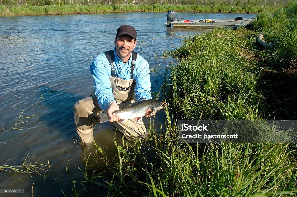 Szczęśliwy Rybak w Alaska - Zbiór zdjęć royalty-free (Łowić ryby)