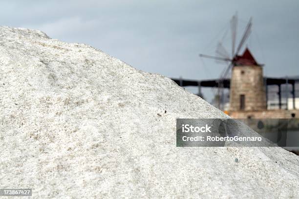 Pilha De Sal - Fotografias de stock e mais imagens de Alimento Básico - Alimento Básico, Branco, Cena Não Urbana