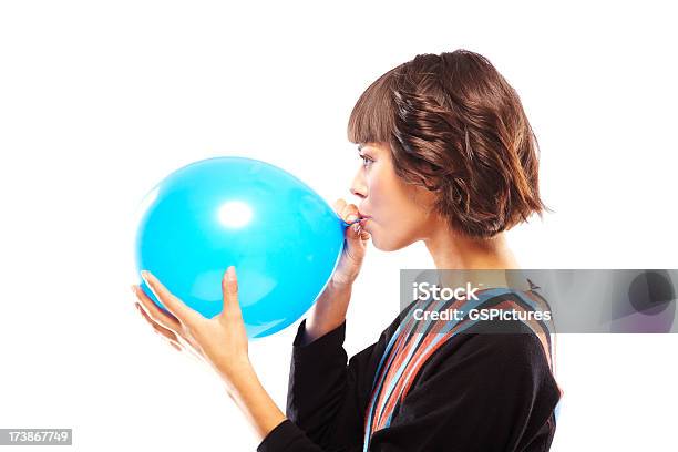 Atractiva Joven Mujer Soplando Un Globo Azul Foto de stock y más banco de imágenes de Globo - Decoración - Globo - Decoración, Soplar, Inflar