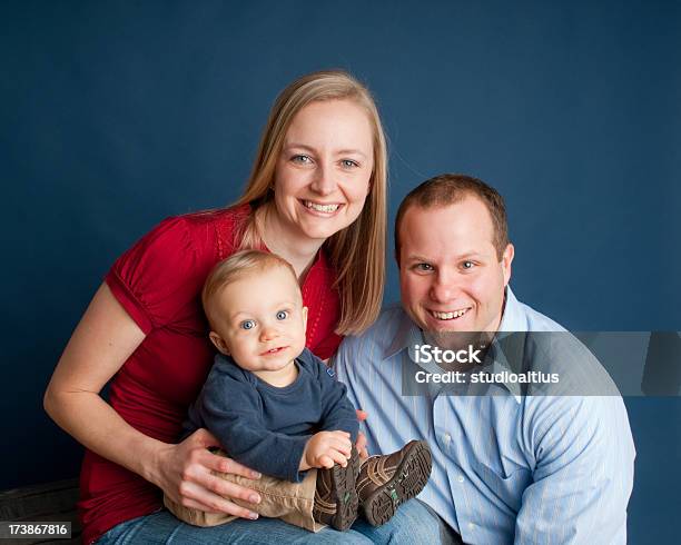 Photo libre de droit de Portrait De Famille banque d'images et plus d'images libres de droit de Adulte - Adulte, Amitié, Amour