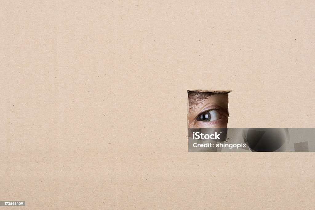 Spyhole - Foto de stock de Assistindo royalty-free