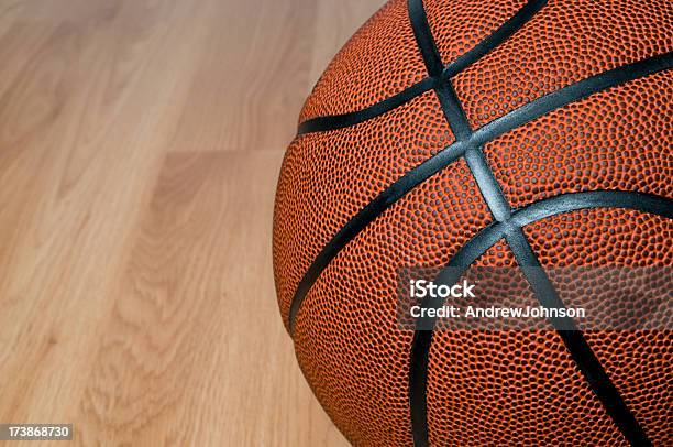 Basketball Stockfoto und mehr Bilder von Ausrüstung und Geräte - Ausrüstung und Geräte, Basketball, Basketball-Spielball