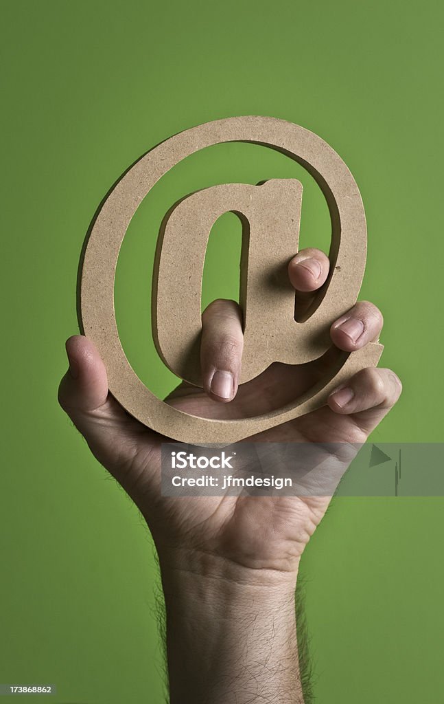 Segurando seu e-mail orgânico - Foto de stock de Arroba royalty-free