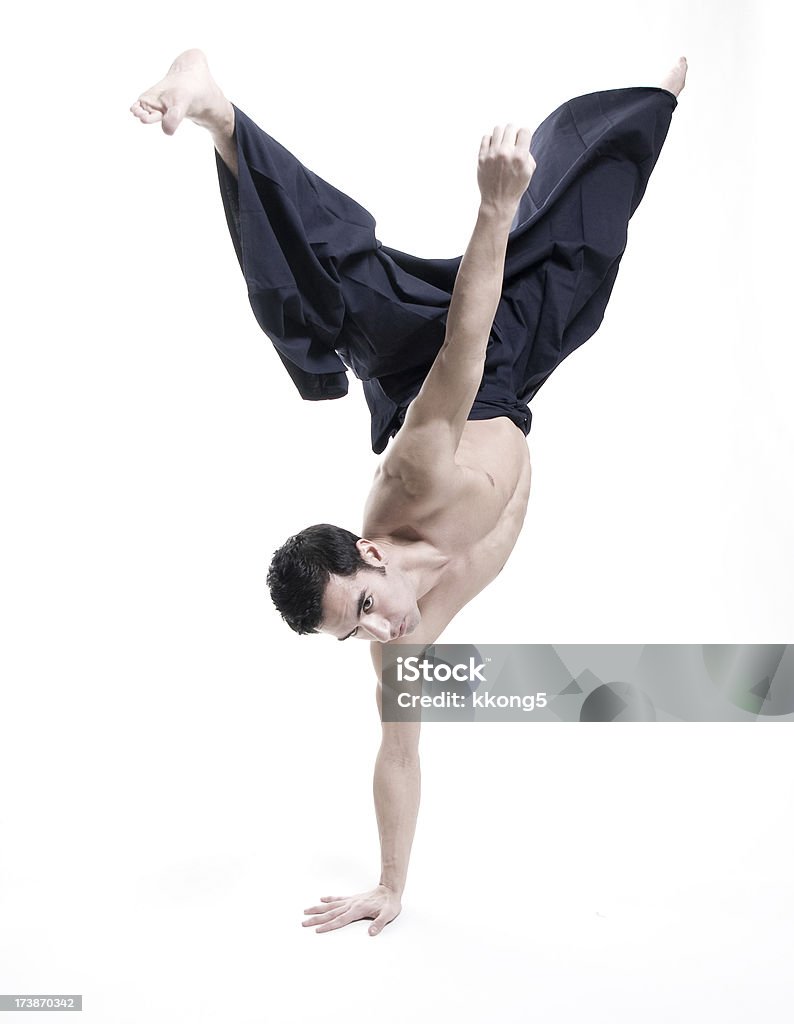Arti marziali: Giovane uomo che indossa pantaloni kendo - Foto stock royalty-free di Arte marziale