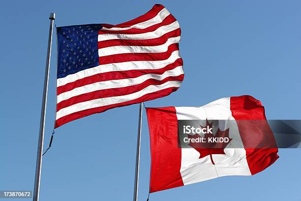 Six Flags Foto de stock y más banco de imágenes de Canadá - Canadá, EE.UU., Bandera canadiense