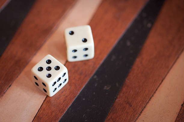 нарды и dice - backgammon board game leisure games strategy стоковые фото и изображения