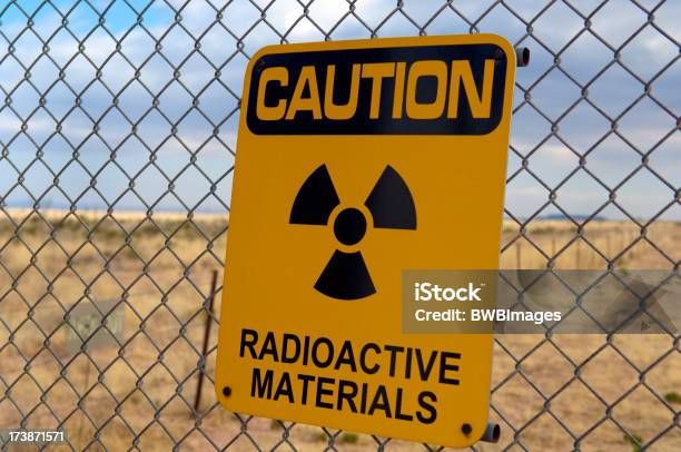 Aviso De Materiais Radioactivos - Fotografias de stock e mais imagens de Teste de armas nucleares - Teste de armas nucleares, Campo de teste de mísseis de White Sands, Local de testes nucleares Trinity