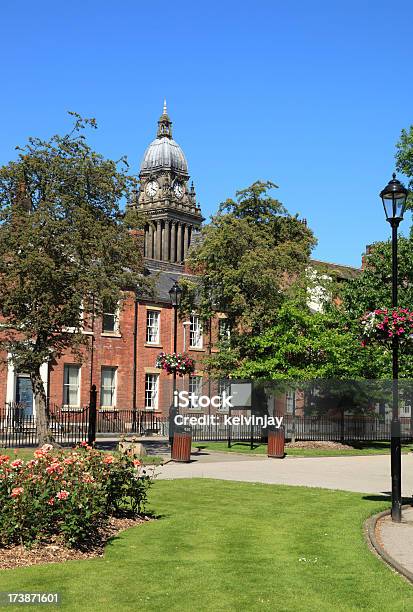 Foto de Prefeitura Da Cidade De Leeds e mais fotos de stock de Leeds - Leeds, Parque público, Alto - Descrição Geral