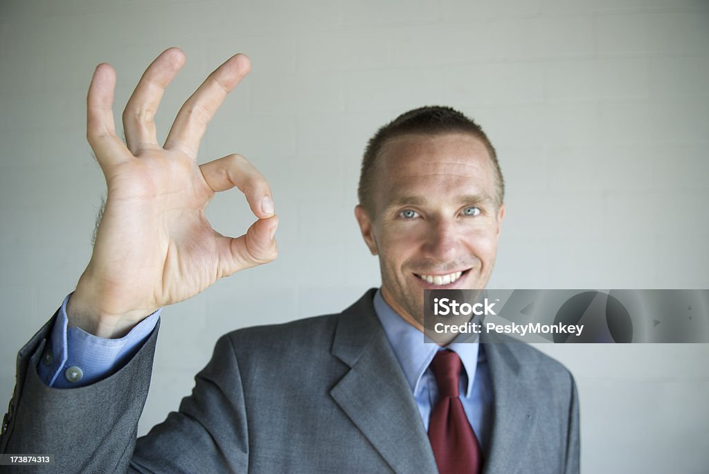 Business OK Zeichen Geschäftsmann Gestikulieren - Lizenzfrei Anzug Stock-Foto