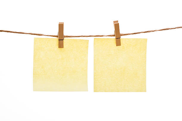 clothespins 및 지급어음 - clothesline clothespin adhesive note bulletin board 뉴스 사진 이미지