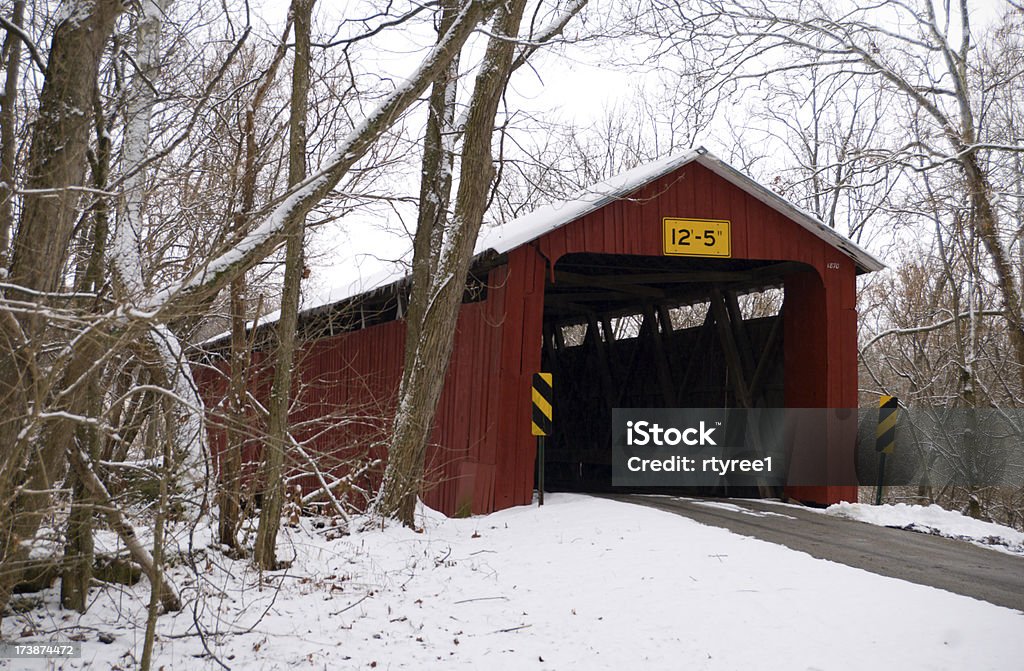 Pont couvert - Photo de Hiver libre de droits