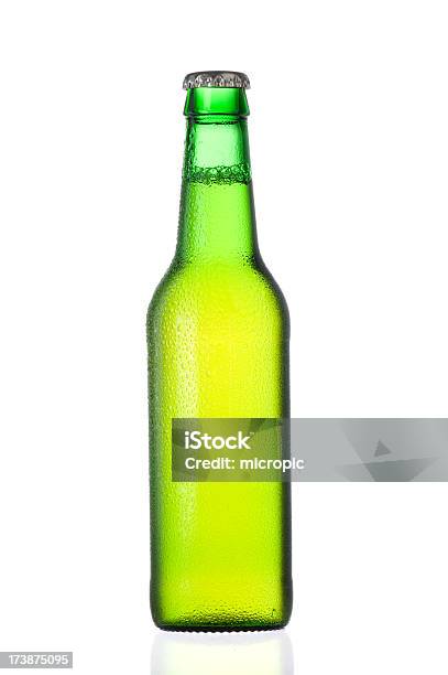 Botella De Cerveza Foto de stock y más banco de imágenes de Agua - Agua, Bebida, Bebida alcohólica