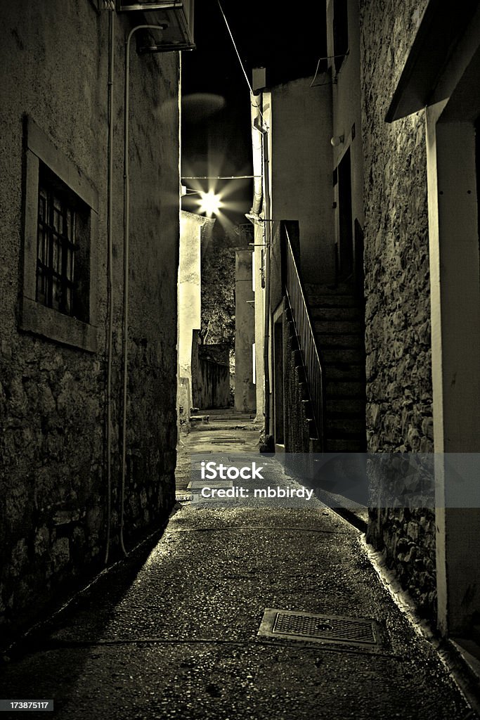 Solitário escuro alley - Royalty-free Alfalto Foto de stock