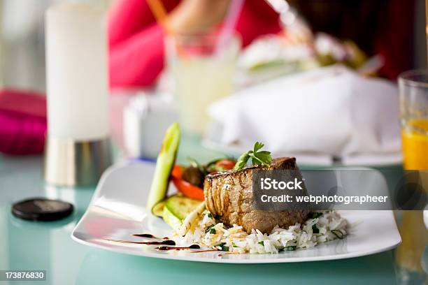 Dia Especial - Fotografias de stock e mais imagens de Adulto - Adulto, Almoço, Arroz - Alimento Básico