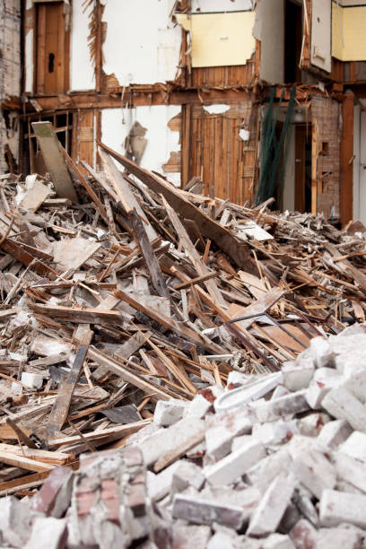 istock Earthquake or natural disaser destruction and aftermath; old brick building 173877033