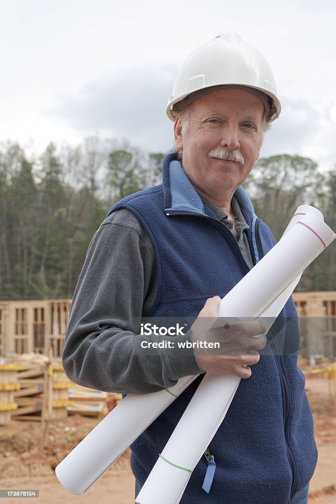 Mann arbeitet auf Baustelle (XXL - Lizenzfrei Arbeiten Stock-Foto