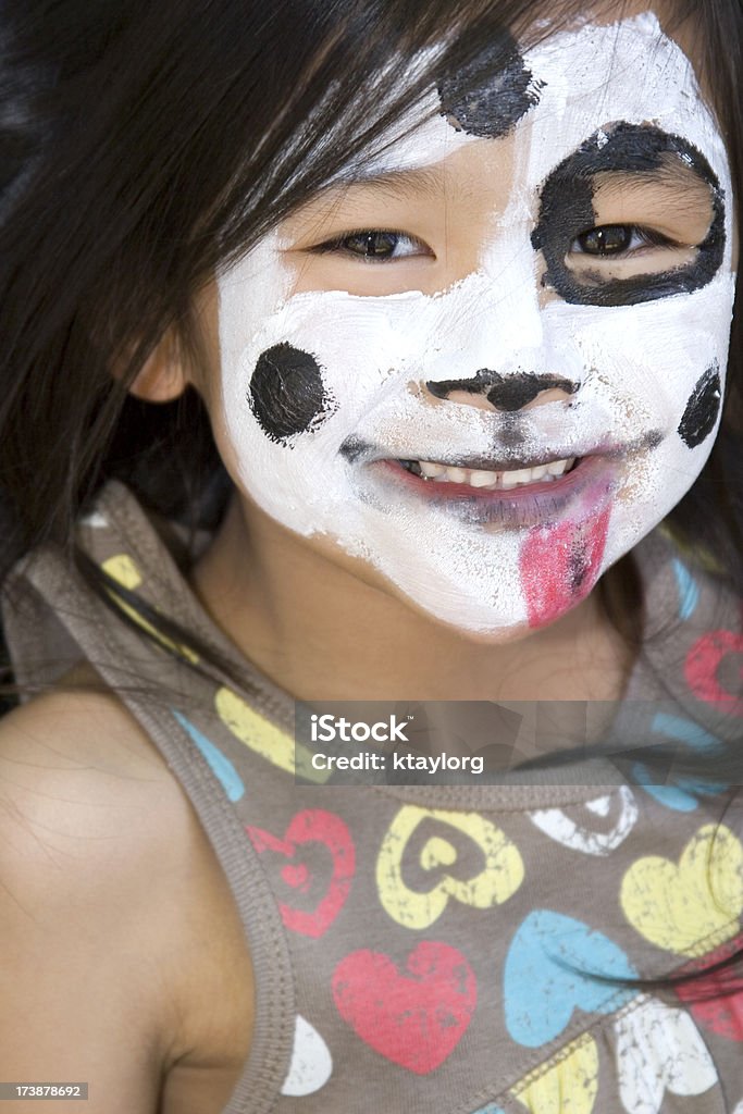 Jolie fille avec le visage peint chinois - Photo de Chinois libre de droits
