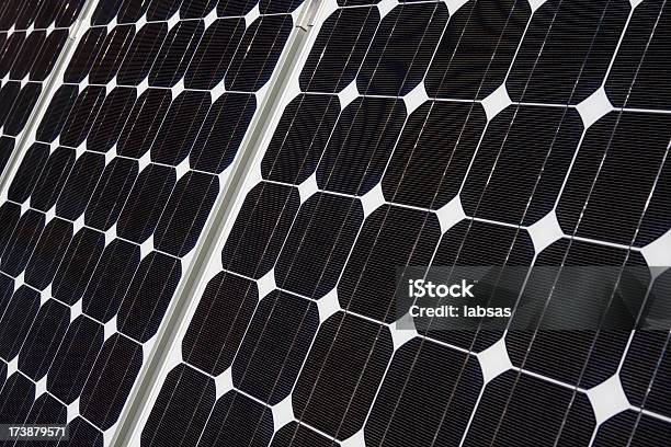 Primo Piano Del Pannello Solare Energia Alternativa - Fotografie stock e altre immagini di Ambiente