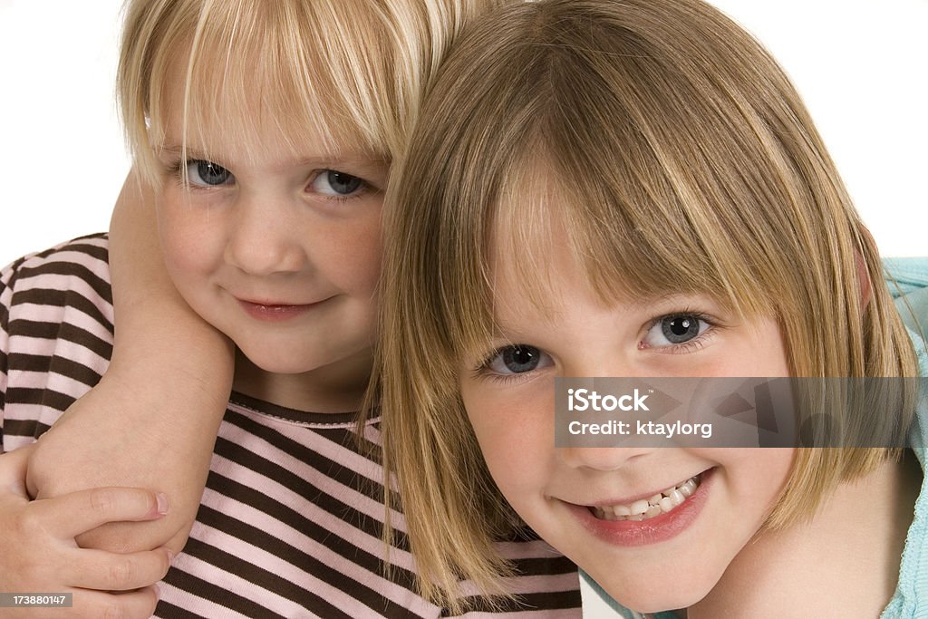 Zbliżenie dwóch słodkie dziewczynki - Zbiór zdjęć royalty-free (2-3 lata)
