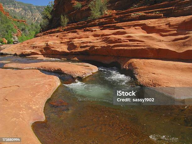 Photo libre de droit de Oak Creek Qui Coule Red Rock En Arizona banque d'images et plus d'images libres de droit de Aventure - Aventure, Beauté de la nature, Cours d'eau