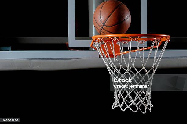 Canchas De Básquetbol Y Hoop Foto de stock y más banco de imágenes de Actividad - Actividad, Artículos deportivos, Baloncesto