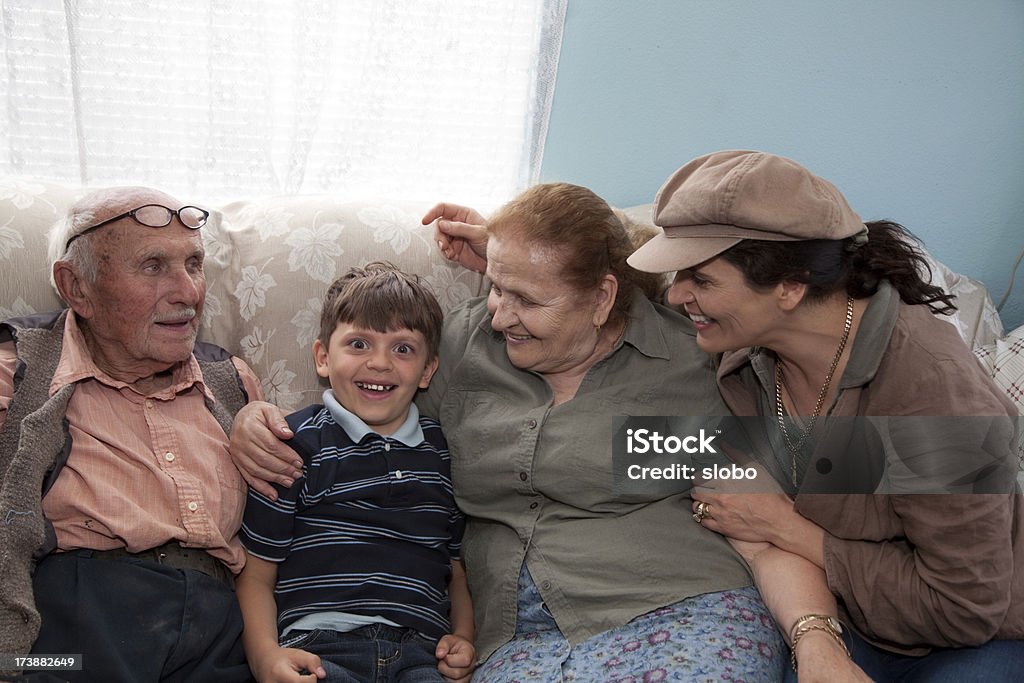 Familia la visita - Foto de stock de Abuela libre de derechos