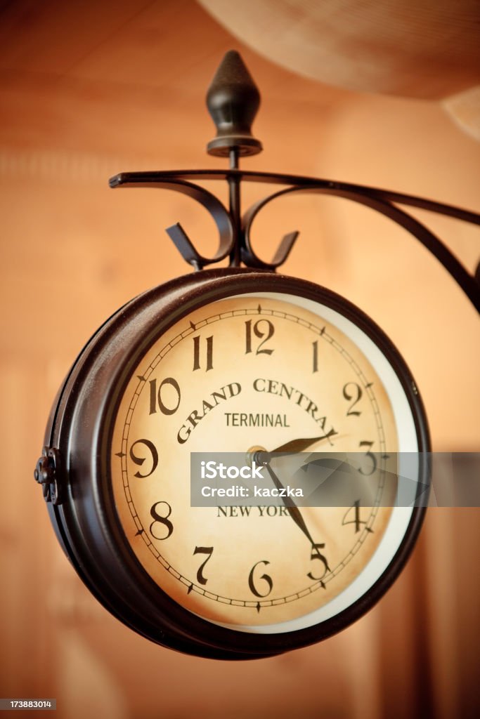 Gros plan d'un mécanisme de l'horloge isolé sur blanc - Photo de Grand Central Station - Manhattan libre de droits