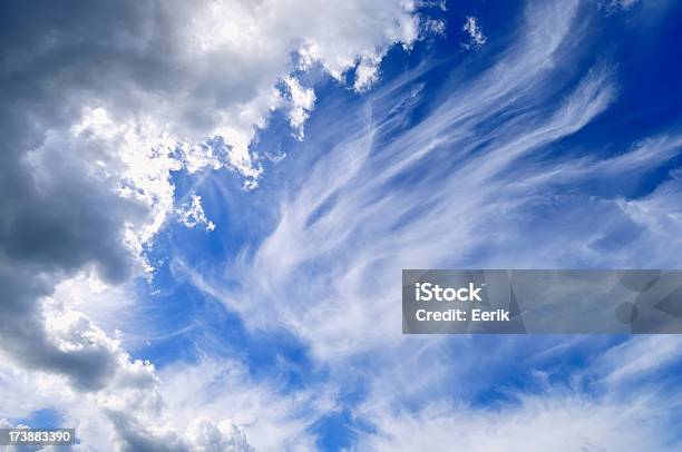 Wolken Stockfoto und mehr Bilder von Bildhintergrund - Bildhintergrund, Blau, Cumulus