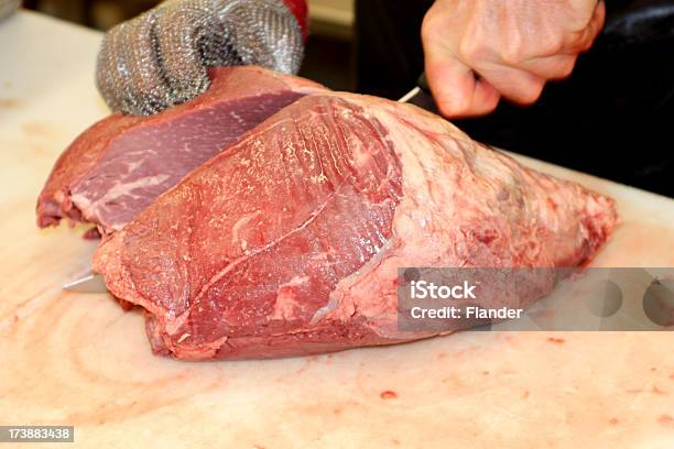 Butcher Cortes De Carne De Bovino Para Baixo No Meio - Fotografias de stock e mais imagens de Carne