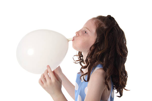 inflar un globo aerostático - balloon blowing inflating child fotografías e imágenes de stock