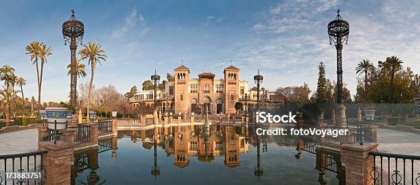 Sevilha De De Praça América Reflectido Panorama - Fotografias de stock e mais imagens de Sevilha - Sevilha, Andaluzia, Praça de Espanha - Sevilha