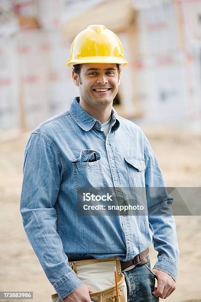 공사장 남자 쥠 청사진 입고 안전모 건설 산업에 대한 스톡 사진 및 기타 이미지 - 건설 산업, 건설 현장, 건설업자