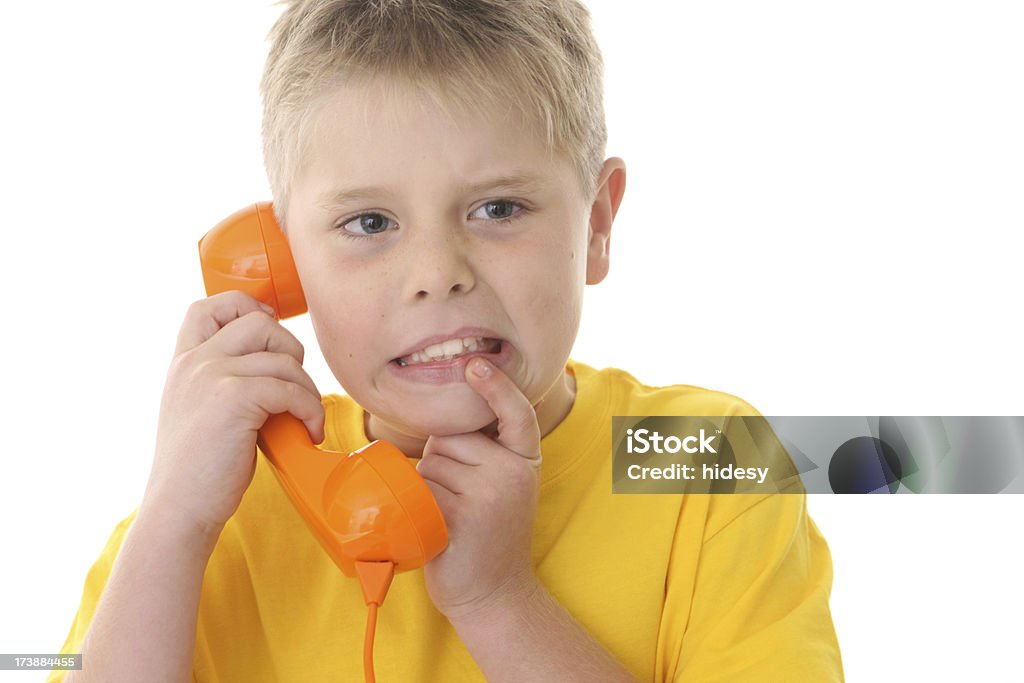 남자아이, 전화 루킹 걱정스러움 - 로열티 프리 T 셔츠 스톡 사진