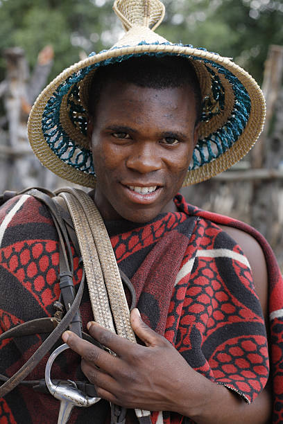 traditionelle lesotho mann, südafrika - lesotho stock-fotos und bilder