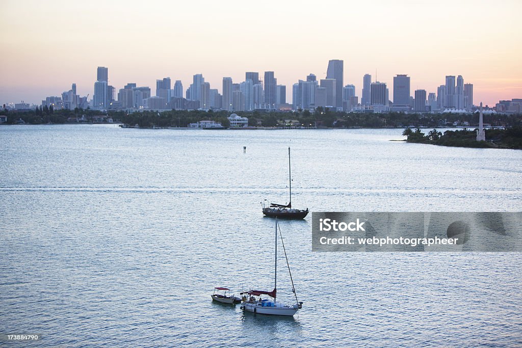 Centro di Miami XXXL - Foto stock royalty-free di Acqua