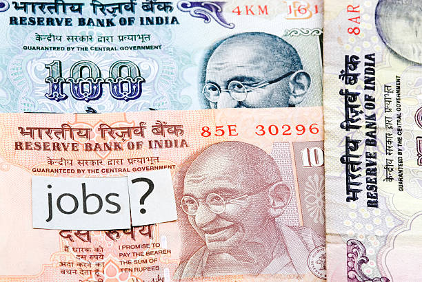 onde estão os postos de trabalho? (índia xiv - newspaper headline unemployment finance recession imagens e fotografias de stock